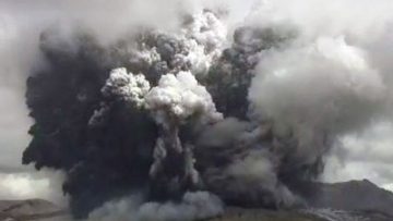 En Japón entra en erupción el volcán mas grande